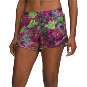 NWT! LULULEMON 🍋 Hotty Hot Low Rise Lined Shorts 4” Vivid Floral Size 6